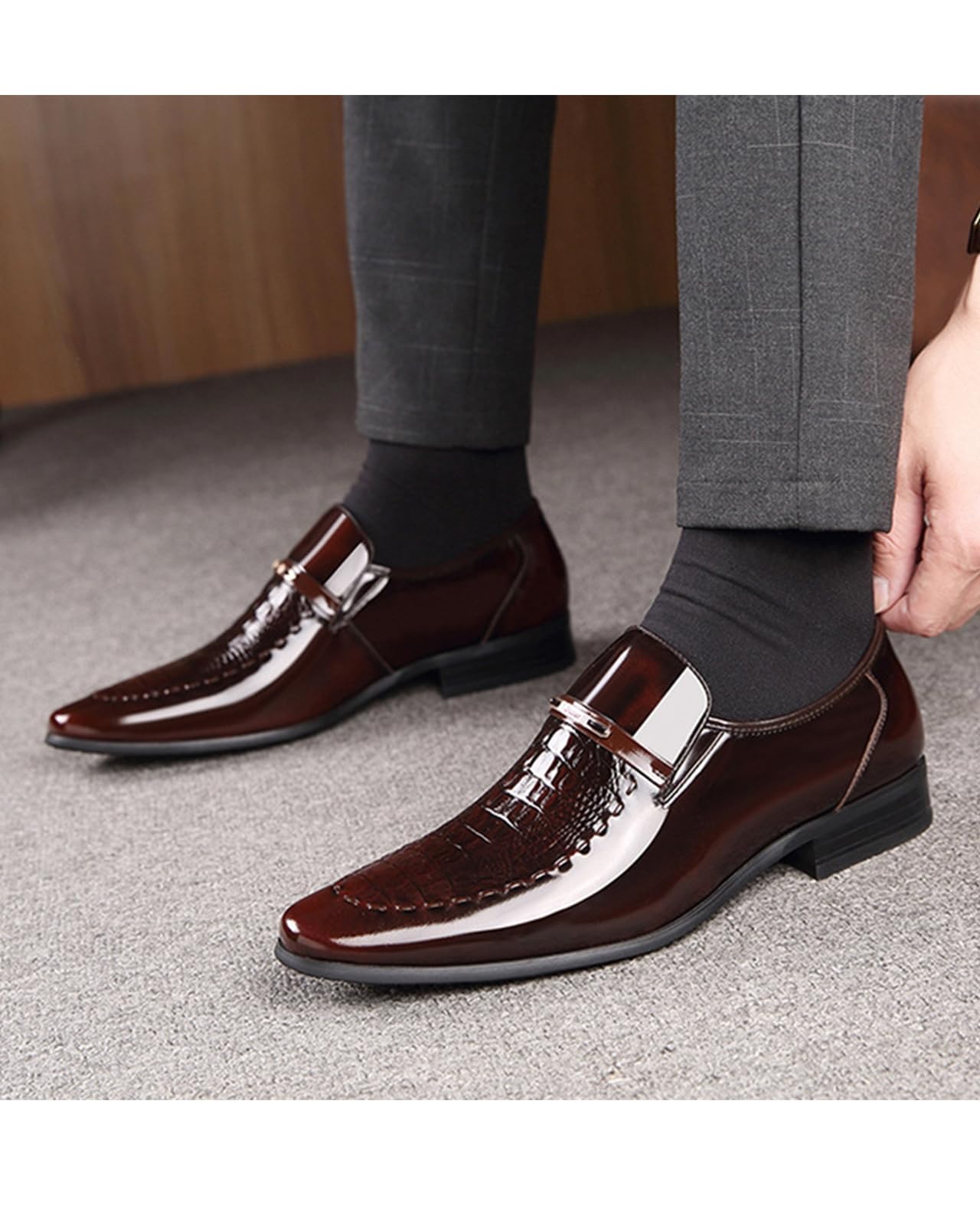 Men's Loafers Crocodile Leather Shoes Pointed Oxfords Fashion Dress Shoes Office Moccasins Wedding Shoes Men Loafers